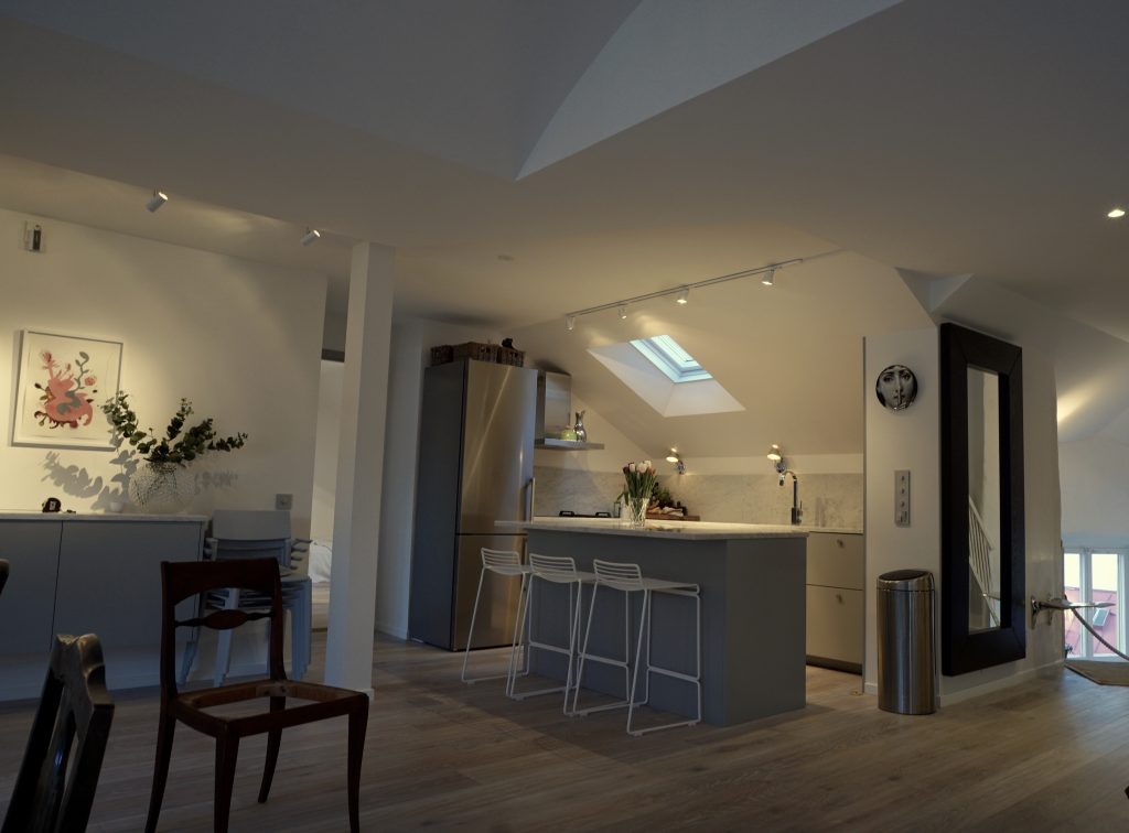 Grund ljussättning för båda köket och vardagsrummet